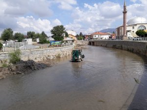 Tecer Irmağı'nın yatağı temizleniyor