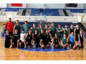 Basketbol altyapı öğrencileri çalışmalarına başladı
