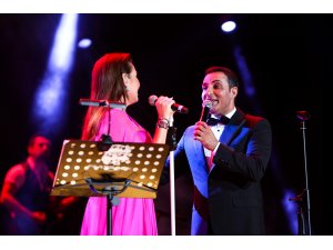 Deniz Seki ile Rafet El Roman aynı sahneyi paylaştı
