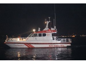 Beşiktaş’ta denize atlayan iki kişiden biri kayboldu