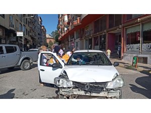 İslahiye’de iki otomobil çarpıştı: 1 yaralı