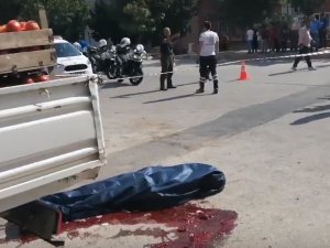 Eşiyle konuşmak isterken canından oldu