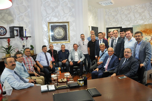 SÜ’de devir teslim töreni