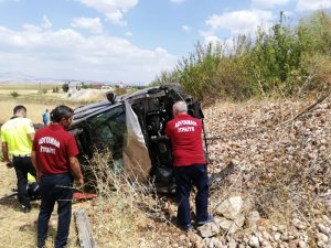 Kaza yapan araçtan fırlayan kadın öldü