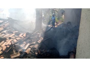 Kıbrıs Gazisi’nin evi alev alev yandı