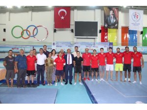 Kaymaz, Artistik Cimnastik Milli Takım kampını ziyaret etti