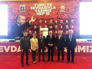 "Karanlığa mahkûm etmeye çalışanlara inat Türkiye aydınlık geleceğine yürüyor"