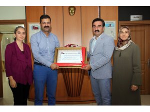 Kaymakam Pektaş'a "Fahri Hemşehrilik Beratı"