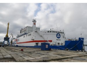 Dünyanın ilk yüzer nükleer güç ünitesi Akademik Lomonosov, Murmansk’tan Pevek’e doğru yola çıktı