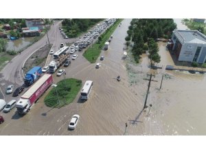 Samsun-Ordu yolunda selden dolayı ulaşım aksadı