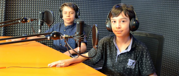 Mikrofon başına geçtiler