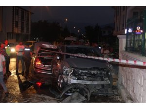 Erzincan’da iki ayrı trafik kazasında 4 kişi yaralandı