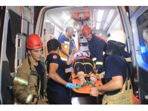 Kuşlarına yem vermeye çalıştığı sırada merdiven boşluğuna düştü