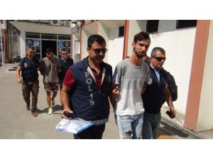 Sahte geçici kimlik belgesiyle başkasına ait altınları aldılar
