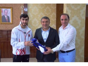 Başkan Şayir’den genç sporcuya teşekkür