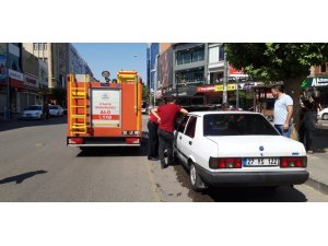 Park halindeki otomobil yandı