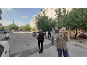 Komşu kavgasını polisler ayırdı