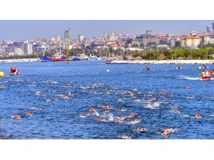 Uluslararası Su Sporları Festivali renkli görüntüler oluşturdu