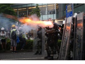 Hong Kong’da molotoflu eylem