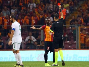Galatasaray’da 2 haftada 2 kırmızı kart