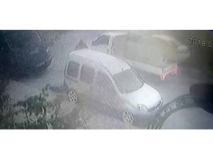 Araçtan 5 bin liralık ses sistemini çalan hırsızlar kamerada