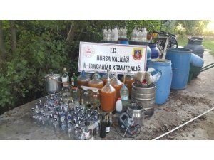 Evde içki imalatına jandarmadan baskın