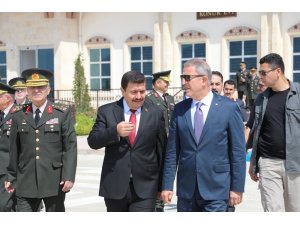 Milli Savunma Bakanı Akar, 3’üncü Ordu Komutanlığı’nda ki devir teslim törenine katıldı
