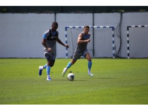 Trabzonspor’un yeni transferi Sturridge, takımla ilk antrenmanına çıktı