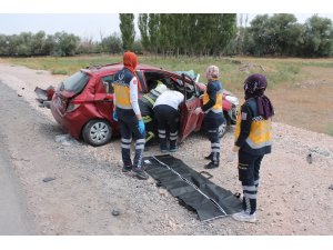 Aksaray'da otomobil elektrik direğine çarptı: 1 ölü