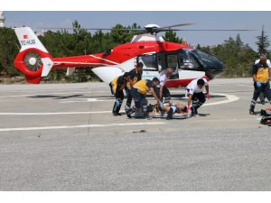 Ralli aracı yarışta devrildi, sürücü helikopter ambulansla Konya’ya getirildi