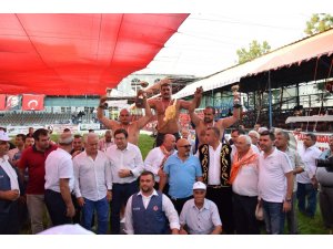 Çardak Yağlı Pehlivan Güreşlerinde başpehlivan Tanju Gemici oldu