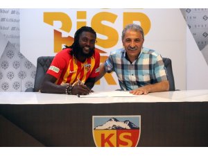 Kayserispor,  Emmanuel Adebayor ile 1 yıllık sözleşme imzaladı