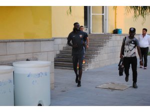 Adebayor, Kayserispor’da ilk antrenmanına çıktı