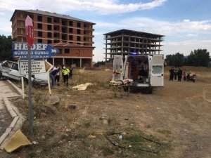 Futbol kursuna götürdüğü oğlu kazada hayatını kaybetti