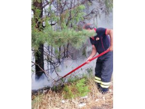 Erzincan’da yıldırım düşmesi sonucu arazide yangın çıktı