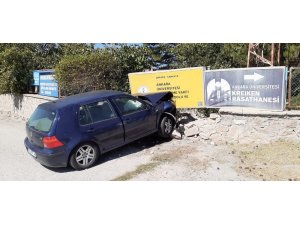 Ankara’da otomobil duvara çarptı: 4 öğretmen yaralı