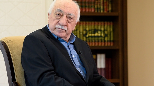 Nedim Şener'den dikkat çeken FETÖ yazısı: mağduriyeti de çaldılar