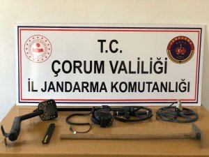 Jandarmadan kaçak kazı operasyonu: 2 gözaltı