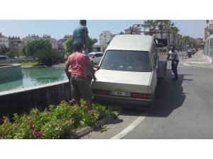 Otomobile çarpıp kaçtı: 1 yaralı