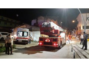 İntihara kalkışan şahsı polis çatıdan indirdi