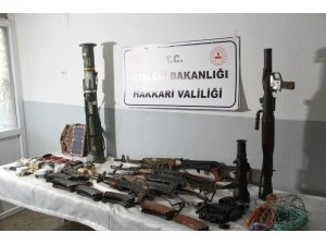 Şemdinli’de 8 teröristin etkisiz hale getirildiği operasyon kamerada