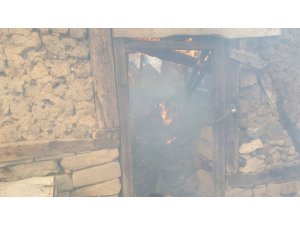 Çorum’da 2 ev kül oldu