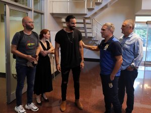 Adil Rami, Ersun Yanal ve ekibiyle tanıştı