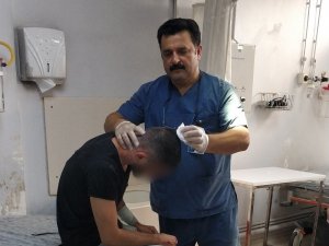 Bıçaklı saldırıya uğrayan genç hastanelik oldu