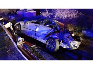 Gece yarısı feci kaza: 1 ölü, 2 yaralı