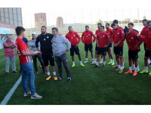 Taraftarlardan Sivas Belediyespor’a moral ziyareti