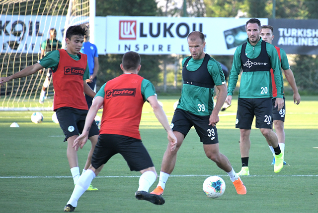 İlk antrenmanda 4 futbolcu katılmadı