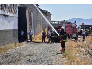 GÜNCELLEME 2 - Kahramanmaraş'ta tekstil deposunda yangın