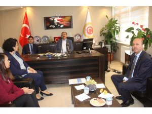 Eski Bakan Eroğlu Şuhut Kaymakamlığı’nı ziyaret etti