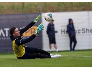 Altay Bayındır: Trabzonspor maçının atmosferi farklı olacak